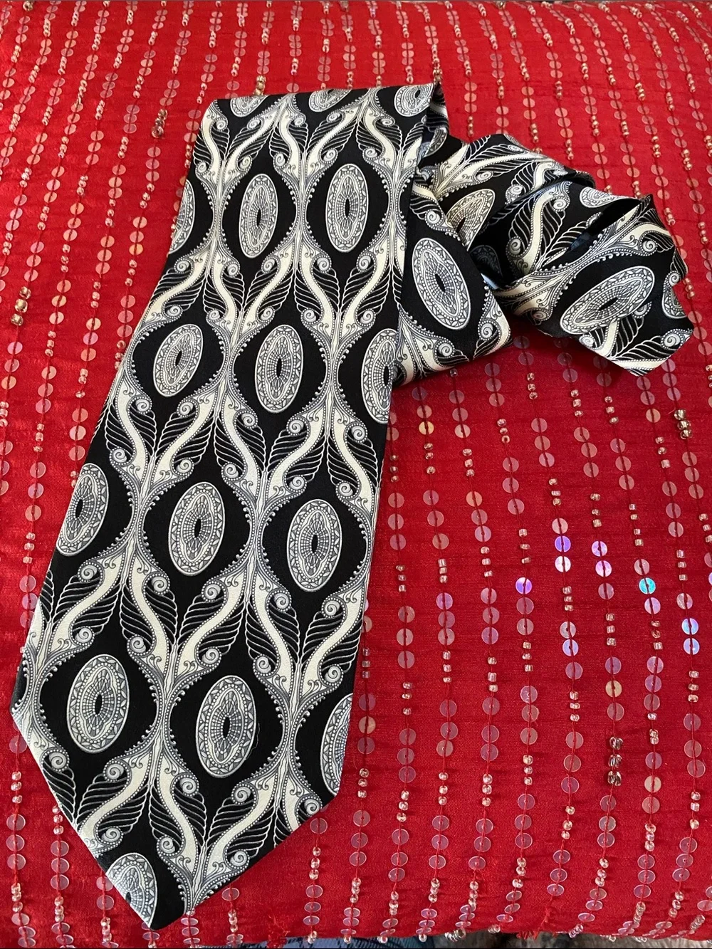 💯 Silk Hand Made In Italy 🇮🇹 Stunning Black White Versace Style Print Rare Tie